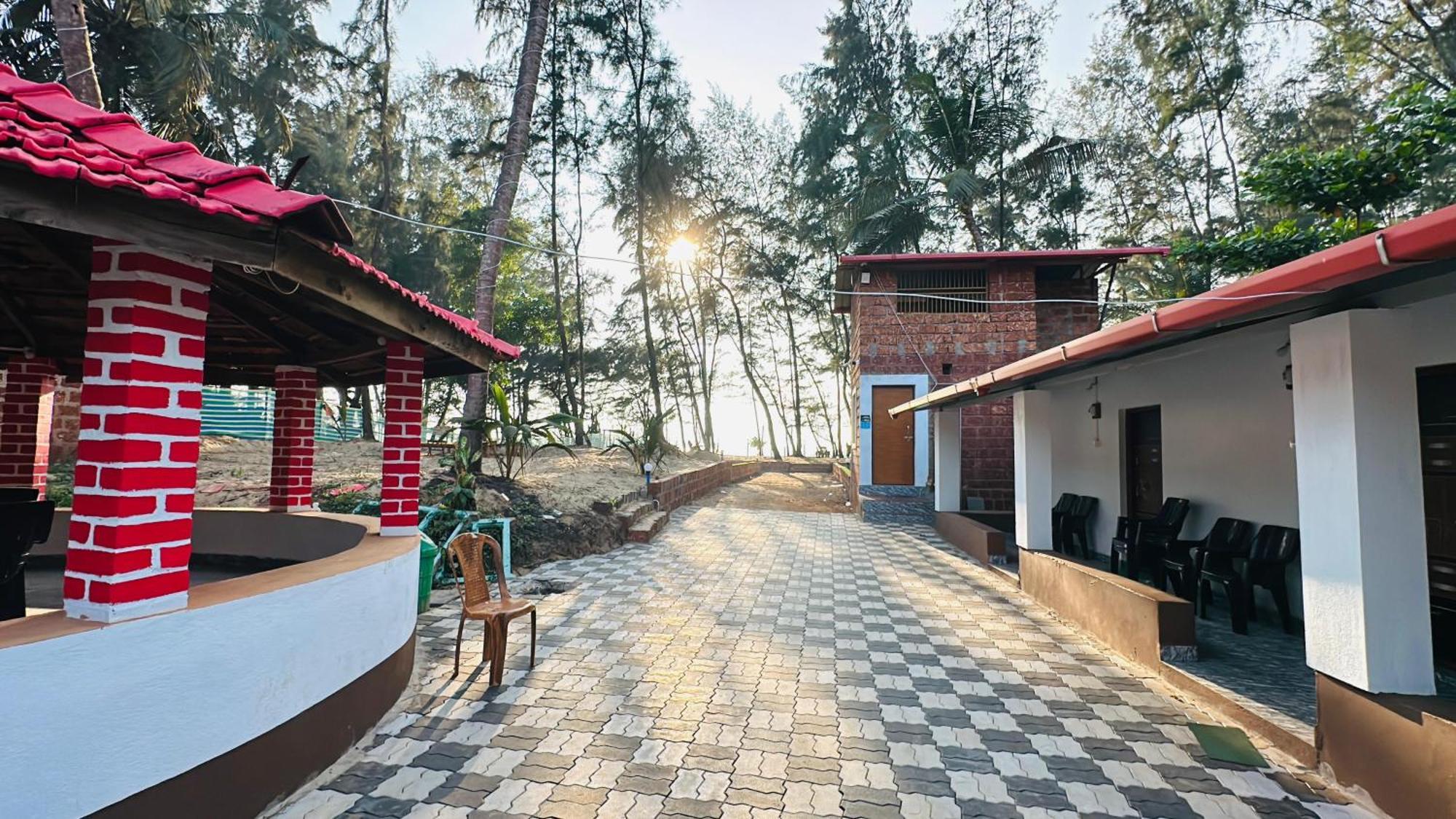 White Sand Beach Stay Resort Kumta ภายนอก รูปภาพ